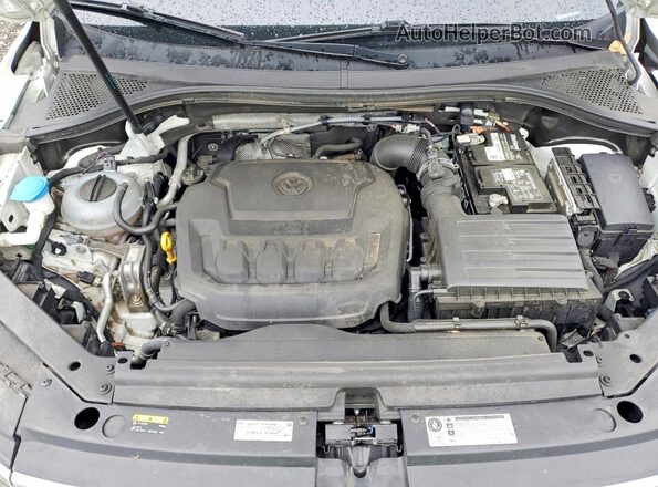 3VV5B7AX8JM004253 2018 VOLKSWAGEN TIGUAN White Widok komory silnika