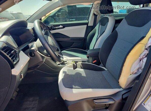 3VV5C7B2XSM007396 2025 VOLKSWAGEN TAOS Silver Widok wnętrza z przodu
