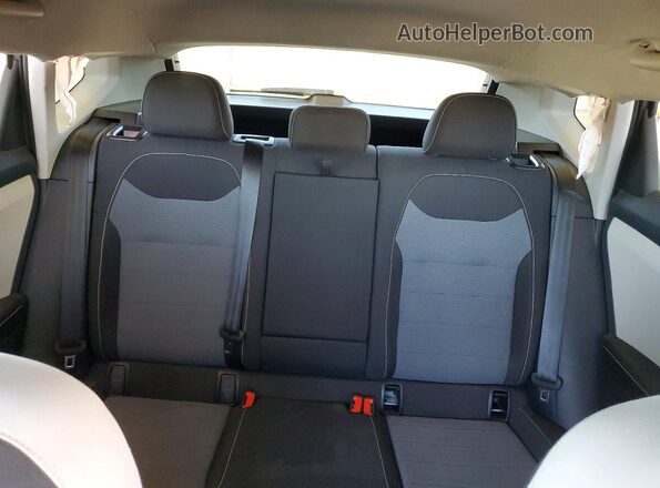 3VV5C7B2XSM007396 2025 VOLKSWAGEN TAOS Silver Widok tylnych siedzeń