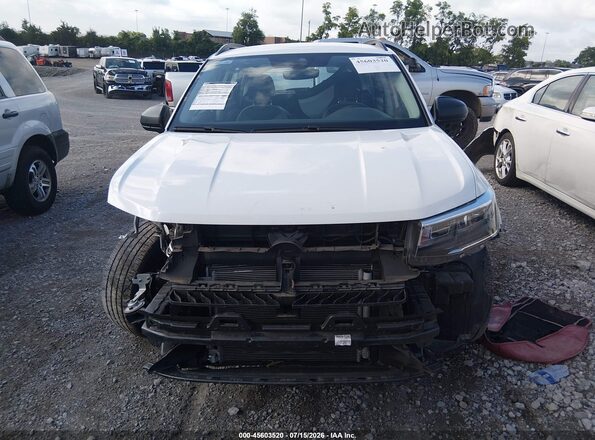 3VV5X7B21RM068005 2024 VOLKSWAGEN TAOS Белый Вид задней части салона