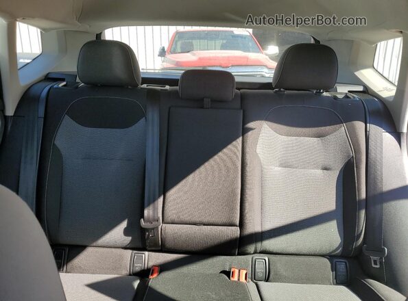 3VV5X7B28RM031906 2024 VOLKSWAGEN TAOS Silver Вид задніх сидінь