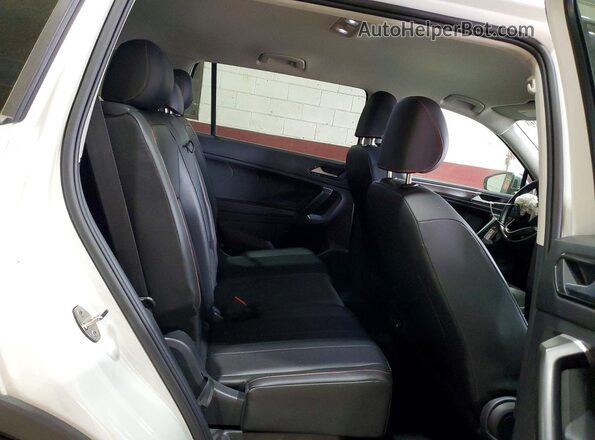 3VV6B7AX2RM224276 2024 VOLKSWAGEN TIGUAN White Widok wnętrza z tyłu