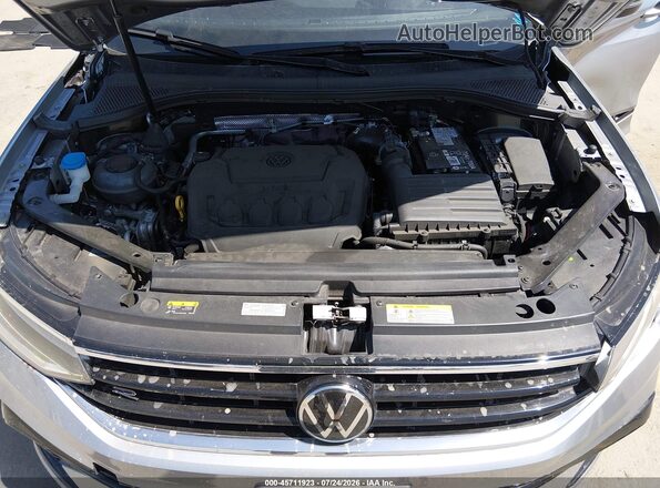 3VV8B7AX0RM191139 2024 VOLKSWAGEN TIGUAN Silver Вид ззаду