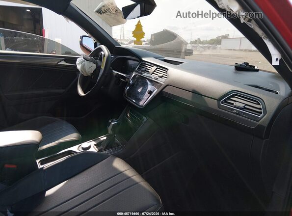 3VV8B7AX0RM229002 2024 VOLKSWAGEN TIGUAN Красный Вид салона спереди