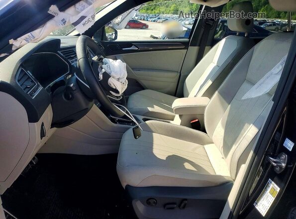 3VV8B7AX1RM034218 2024 VOLKSWAGEN TIGUAN Черный Вид салона спереди