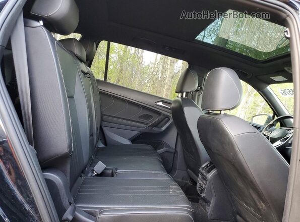 3VV8B7AX2NM066265 2022 VOLKSWAGEN TIGUAN Black Vista interior trasera