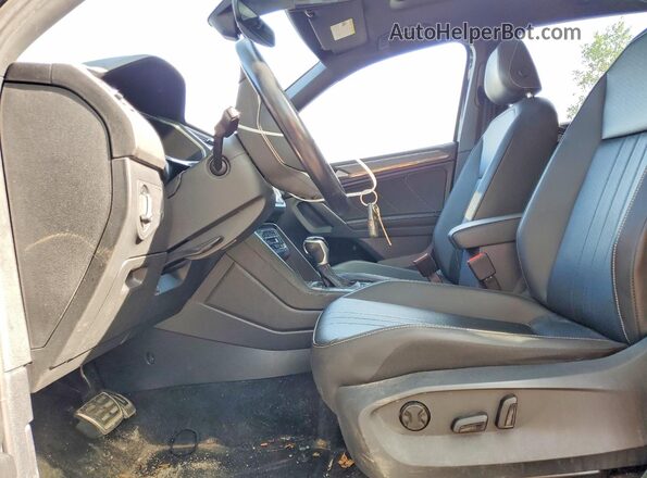 3VV8B7AX2NM066265 2022 VOLKSWAGEN TIGUAN Black Vista interior delantera