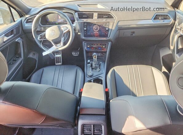 3VV8B7AX2RM146414 2024 VOLKSWAGEN TIGUAN Gray Dashboard view