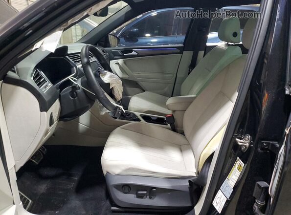 3VV8B7AX4NM000445 2022 VOLKSWAGEN TIGUAN Black Front interior view
