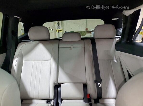 3VV8B7AX4NM000445 2022 VOLKSWAGEN TIGUAN Black Rear seats view