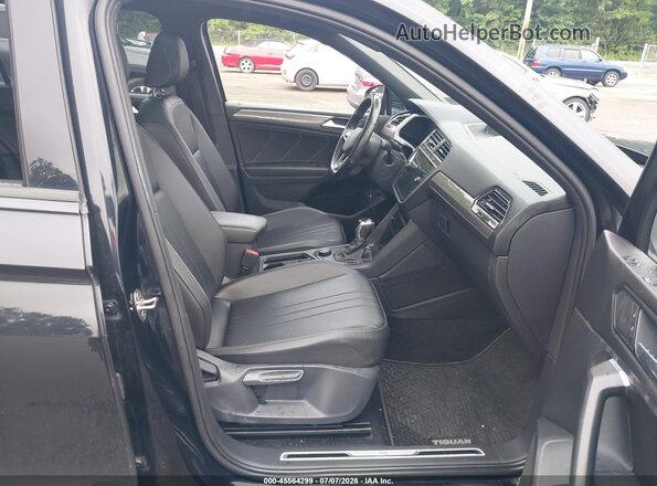 3VV8B7AX4NM087084 2022 VOLKSWAGEN TIGUAN Black Вид салону спереду