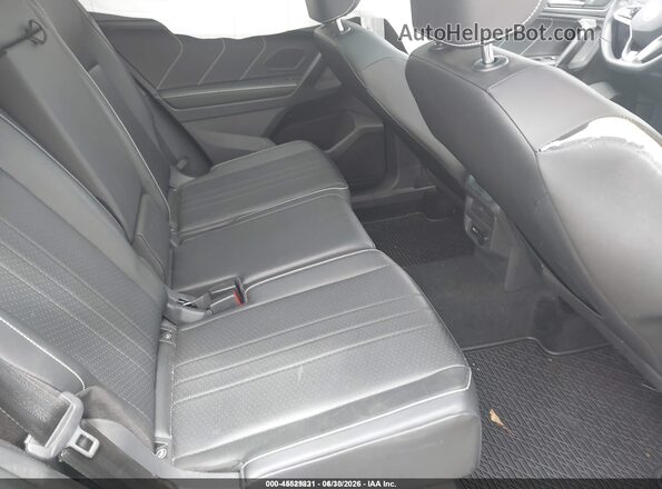 3VV8B7AX5PM006774 2023 VOLKSWAGEN TIGUAN Black Widok naklejki z numerem VIN