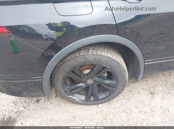 3VV8B7AX5PM006774 2023 VOLKSWAGEN TIGUAN Black Widok z przodu