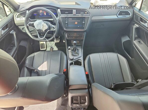 3VV8B7AX5PM142340 2023 VOLKSWAGEN TIGUAN White Widok deski rozdzielczej