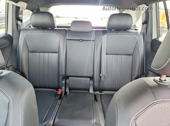 3VV8B7AX5PM142340 2023 VOLKSWAGEN TIGUAN White Widok tylnych siedzeń