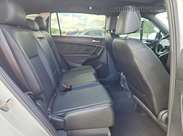 3VV8B7AX5PM142340 2023 VOLKSWAGEN TIGUAN White Widok wnętrza z tyłu