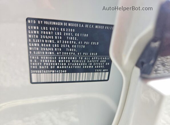 3VV8B7AX5PM142340 2023 VOLKSWAGEN TIGUAN White Widok naklejki z numerem VIN