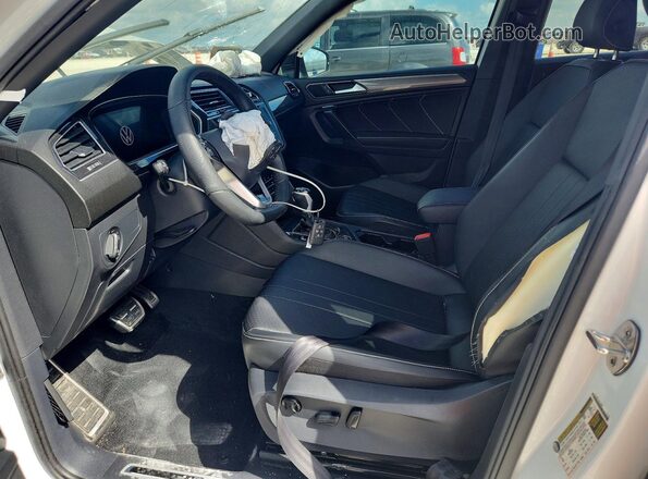 3VV8B7AX5PM142340 2023 VOLKSWAGEN TIGUAN White Widok wnętrza z przodu