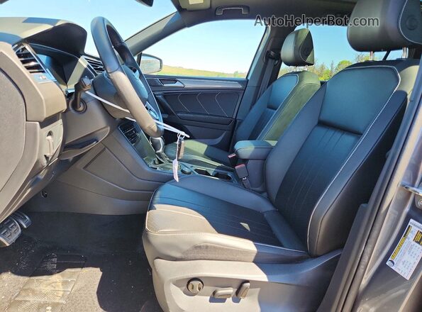 3VV8B7AX5RM175051 2024 VOLKSWAGEN TIGUAN Серый Вид салона спереди