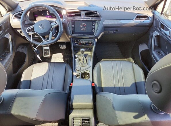 3VV8B7AX5RM175051 2024 VOLKSWAGEN TIGUAN Серый Вид панели приборов
