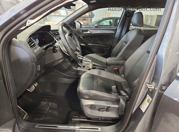 3VV8B7AX6RM182025 2024 VOLKSWAGEN TIGUAN Gray Vista interior delantera
