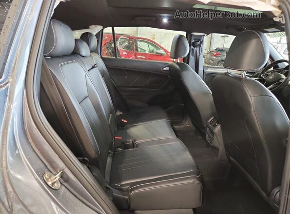 3VV8B7AX6RM182025 2024 VOLKSWAGEN TIGUAN Gray Vista interior trasera
