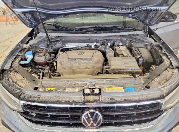 3VV8B7AX6RM182025 2024 VOLKSWAGEN TIGUAN Gray Vista del compartimento del motor