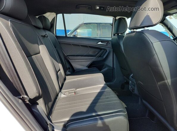 3VV8B7AX6RM230493 2024 VOLKSWAGEN TIGUAN White Rear interior view