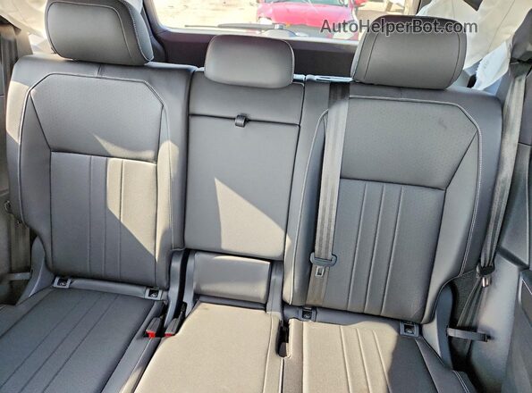 3VV8B7AX6RM230493 2024 VOLKSWAGEN TIGUAN White Rear seats view