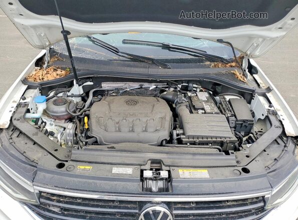 3VV8B7AX7RM094469 2024 VOLKSWAGEN TIGUAN White Vista del compartimento del motor