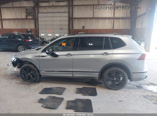 3VV8B7AX7RM115403 2024 VOLKSWAGEN TIGUAN Gray Rear interior view