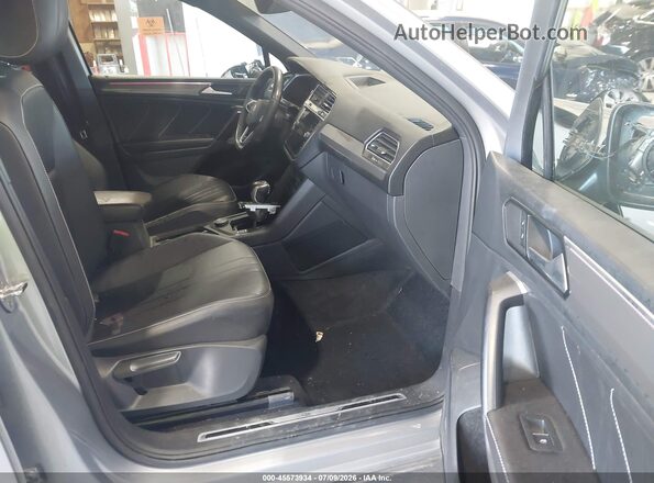 3VV8B7AX7RM115403 2024 VOLKSWAGEN TIGUAN Gray Front interior view
