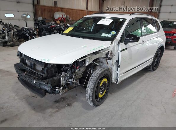 3VV8B7AX8NM174440 2022 VOLKSWAGEN TIGUAN Белый Передняя левая четверть
