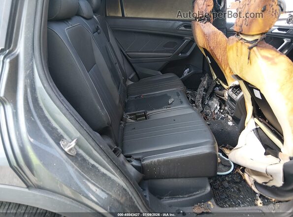 3VV8B7AX8PM128089 2023 VOLKSWAGEN TIGUAN Gray Widok naklejki z numerem VIN
