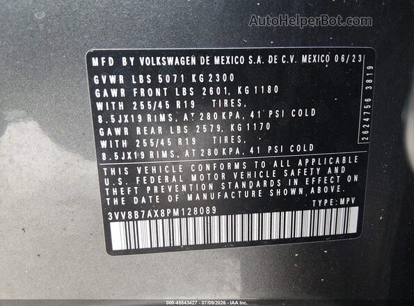 3VV8B7AX8PM128089 2023 VOLKSWAGEN TIGUAN Gray Widok komory silnika