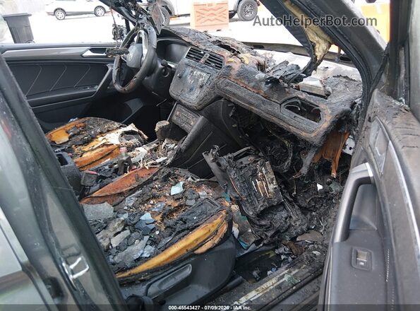 3VV8B7AX8PM128089 2023 VOLKSWAGEN TIGUAN Gray Widok wnętrza z przodu