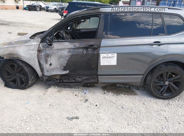 3VV8B7AX8PM128089 2023 VOLKSWAGEN TIGUAN Gray Widok wnętrza 360 stopni