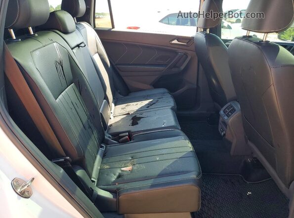 3VV8B7AX9RM109683 2024 VOLKSWAGEN TIGUAN White უკანა სალონის ხედი