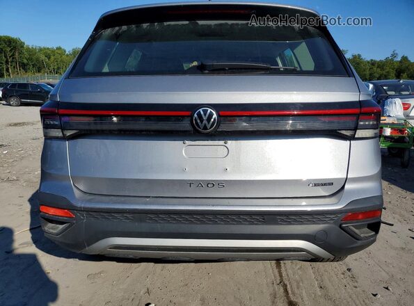 3VV8C7B23SM046912 2025 VOLKSWAGEN TAOS Серебряный Вид сзади