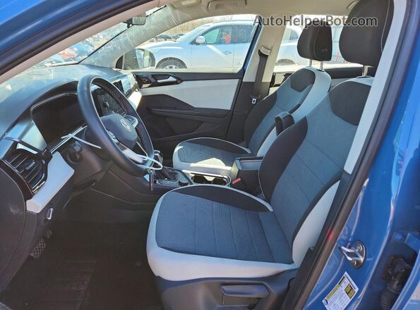 3VV8C7B2XSM051539 2025 VOLKSWAGEN TAOS Blue Front interior view