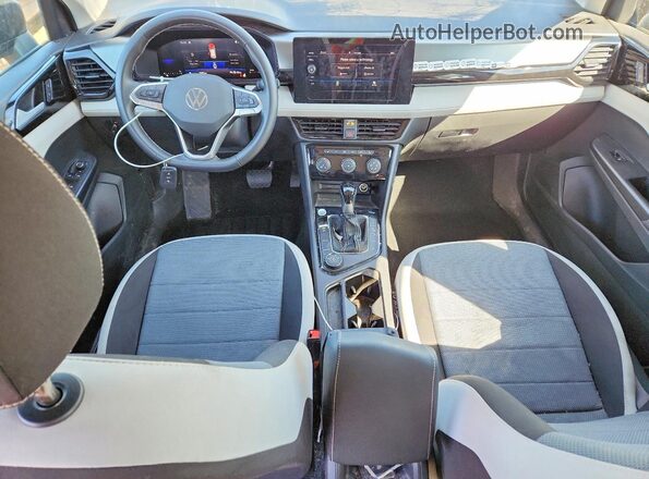 3VV8C7B2XSM051539 2025 VOLKSWAGEN TAOS Blue Dashboard view