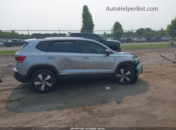 3VV8X7B27RM061993 2024 VOLKSWAGEN TAOS Silver Vista interior trasera