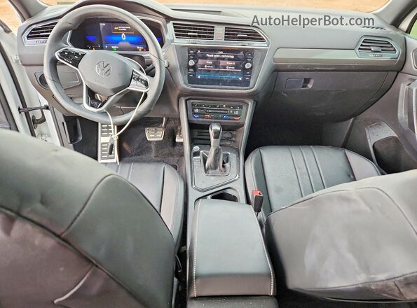 3VVCB7AX1NM104871 2022 VOLKSWAGEN TIGUAN White Widok deski rozdzielczej