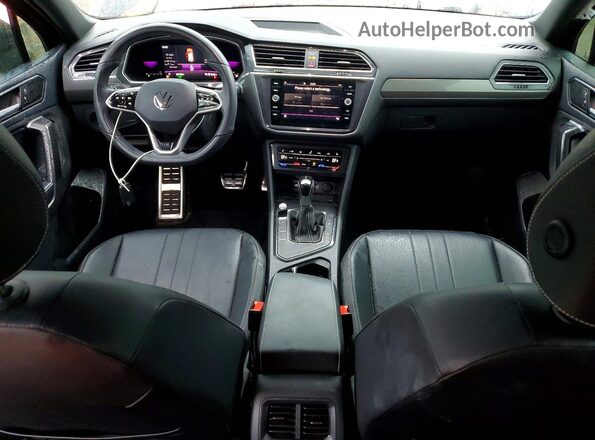 3VVCB7AX1PM032864 2023 VOLKSWAGEN TIGUAN Black Dashboard view