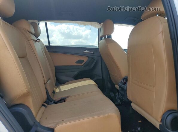 3VVCB7AX2NM032501 2022 VOLKSWAGEN TIGUAN White Вид задньої частини салону