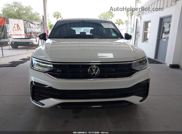 3VVCB7AX2RM155088 2024 VOLKSWAGEN TIGUAN White Rear interior view