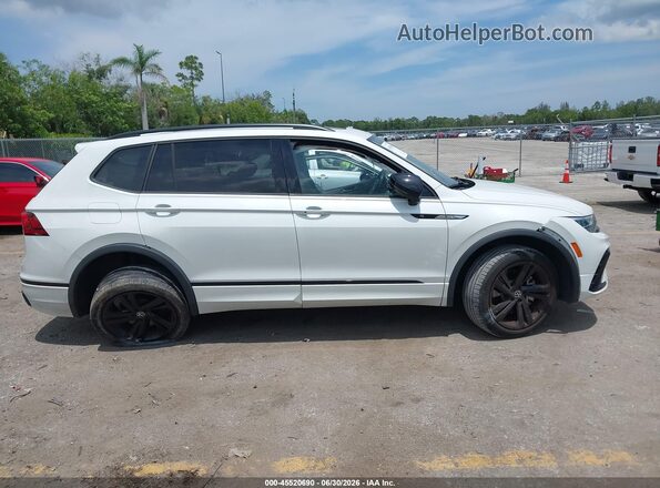 3VVCB7AX3RM020282 2024 VOLKSWAGEN TIGUAN White Rear interior view