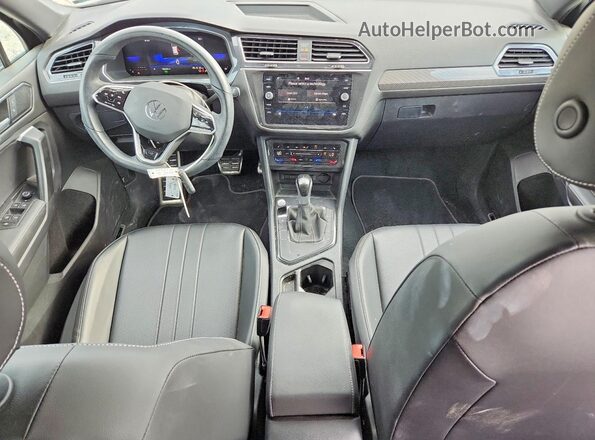 3VVCB7AX6PM117182 2023 VOLKSWAGEN TIGUAN Black Widok deski rozdzielczej