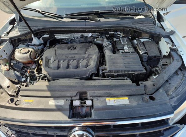 3VVCB7AX8PM138079 2023 VOLKSWAGEN TIGUAN White Vista del compartimento del motor