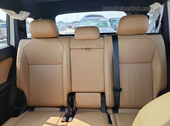 3VVCB7AX8PM138079 2023 VOLKSWAGEN TIGUAN White Vista de los asientos traseros